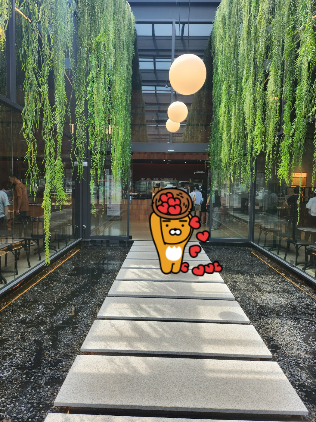 투힐스 카페 내부 인테리어