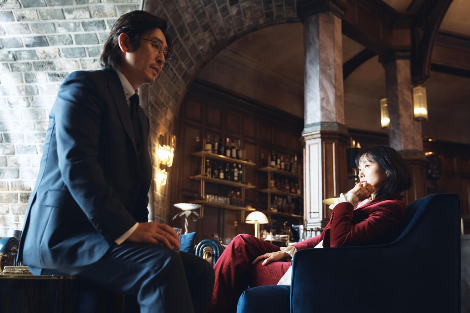 킬러 회사에서 길복순과 차민규의 대화 장면