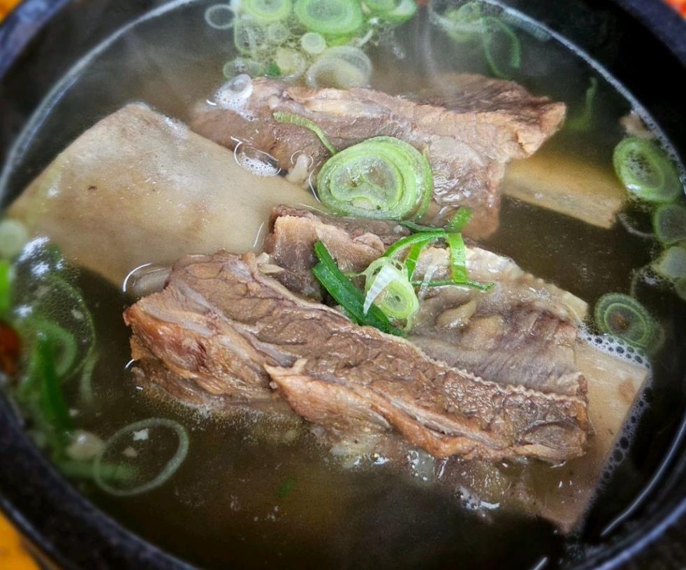 커다란 갈빗대가 들어간 생생정보 김수찬 왕갈비탕