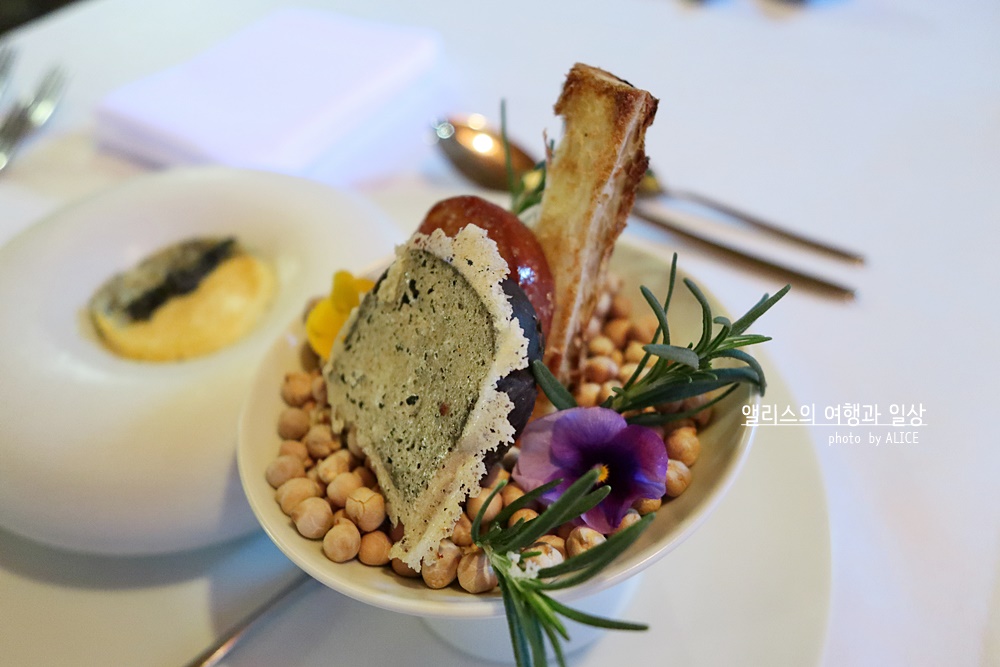 제주 전통 5성급 호텔 씨에스 다이닝 레스토랑 크리스마스 특별한 코스메뉴