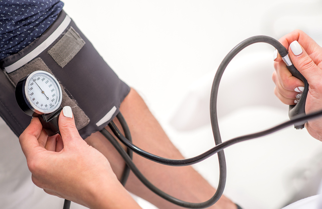 고혈압관리 혈압낮추는방법 혈압약 심혈과질환예방 건강관리 식이요법 저염식 운동효과 BMI관리 생활습관개선.png