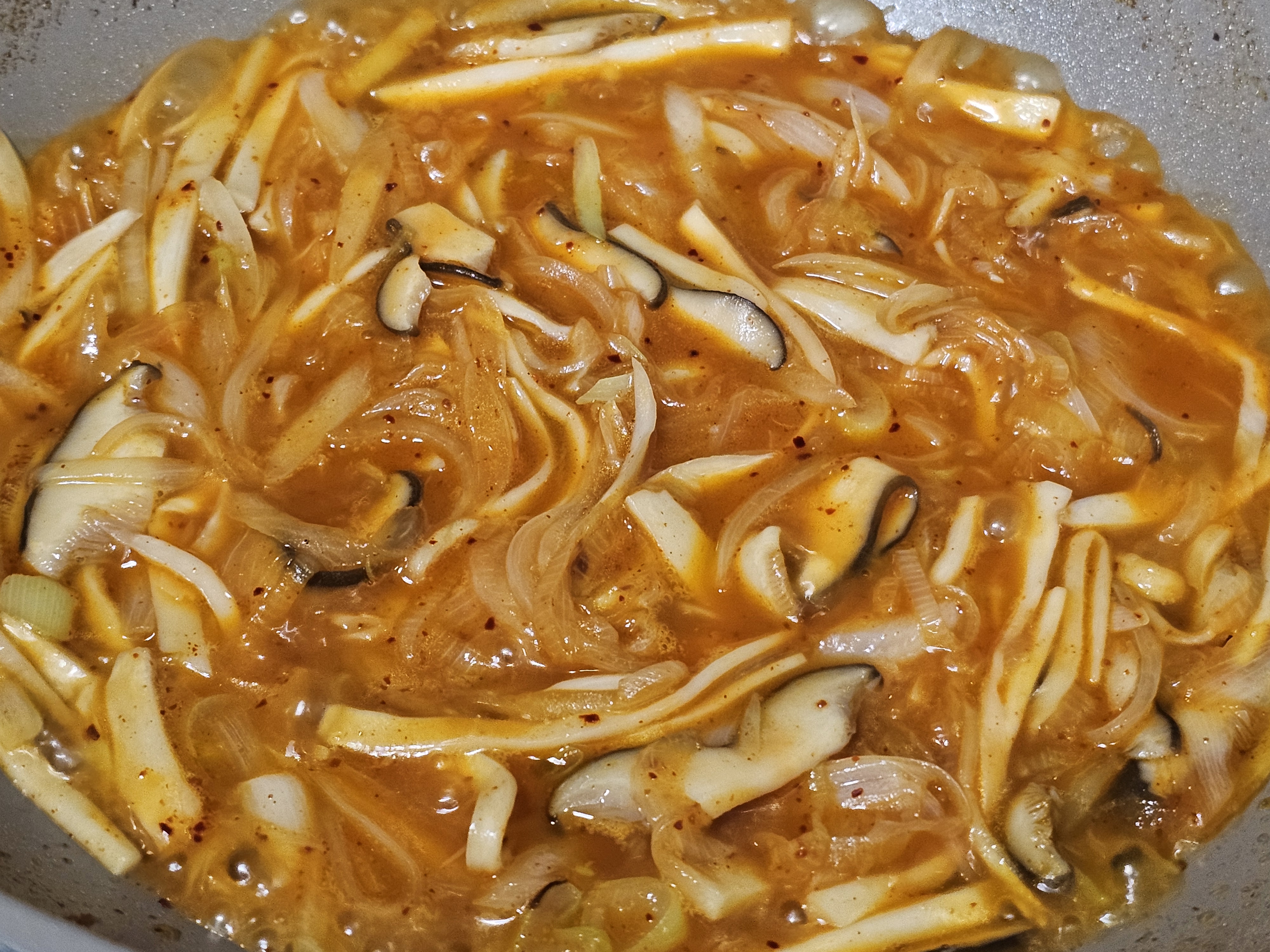 물 붓고 자작하게 끓이기