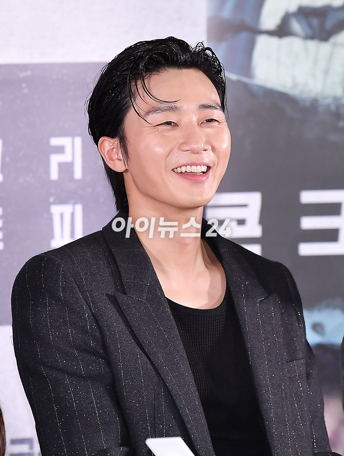 배우 박서준이 31일 오후 서울 송파구 롯데시네마 월드타워에서 열린 영화 '콘크리트 유토피아' 언론 시사회에서 포토타임을 갖고 있다. [사진=곽영래 기자]