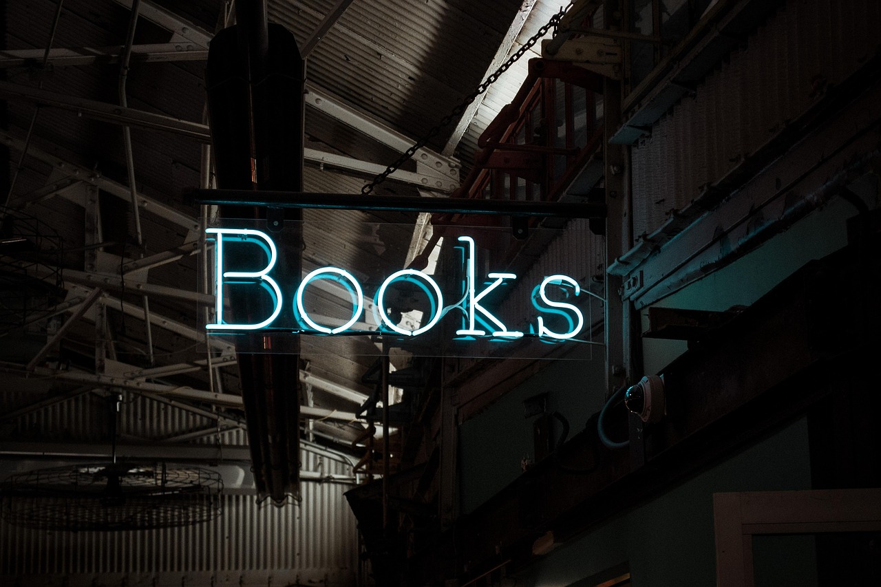 Books 라고 쓰인 네온사인