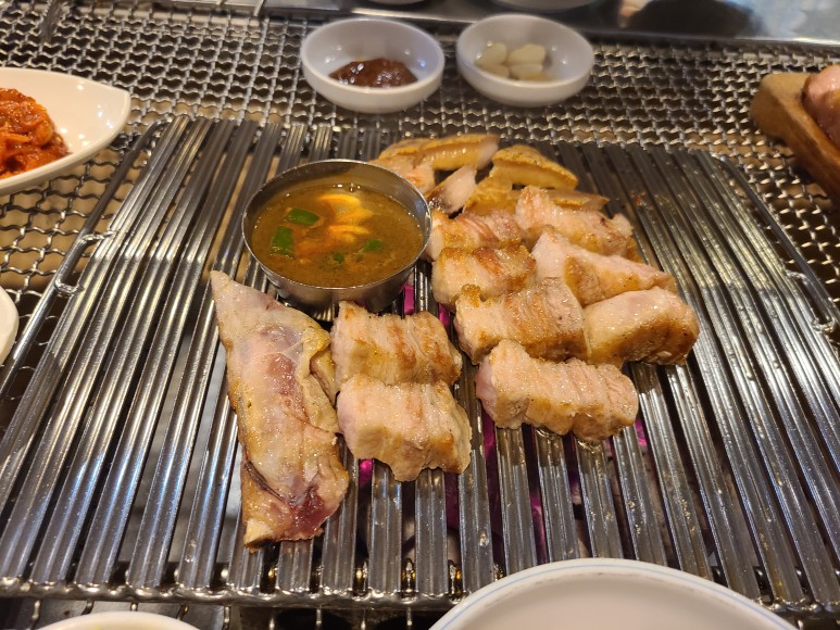 노천드럼통에서만 맛볼수 있는 미친 고기맛