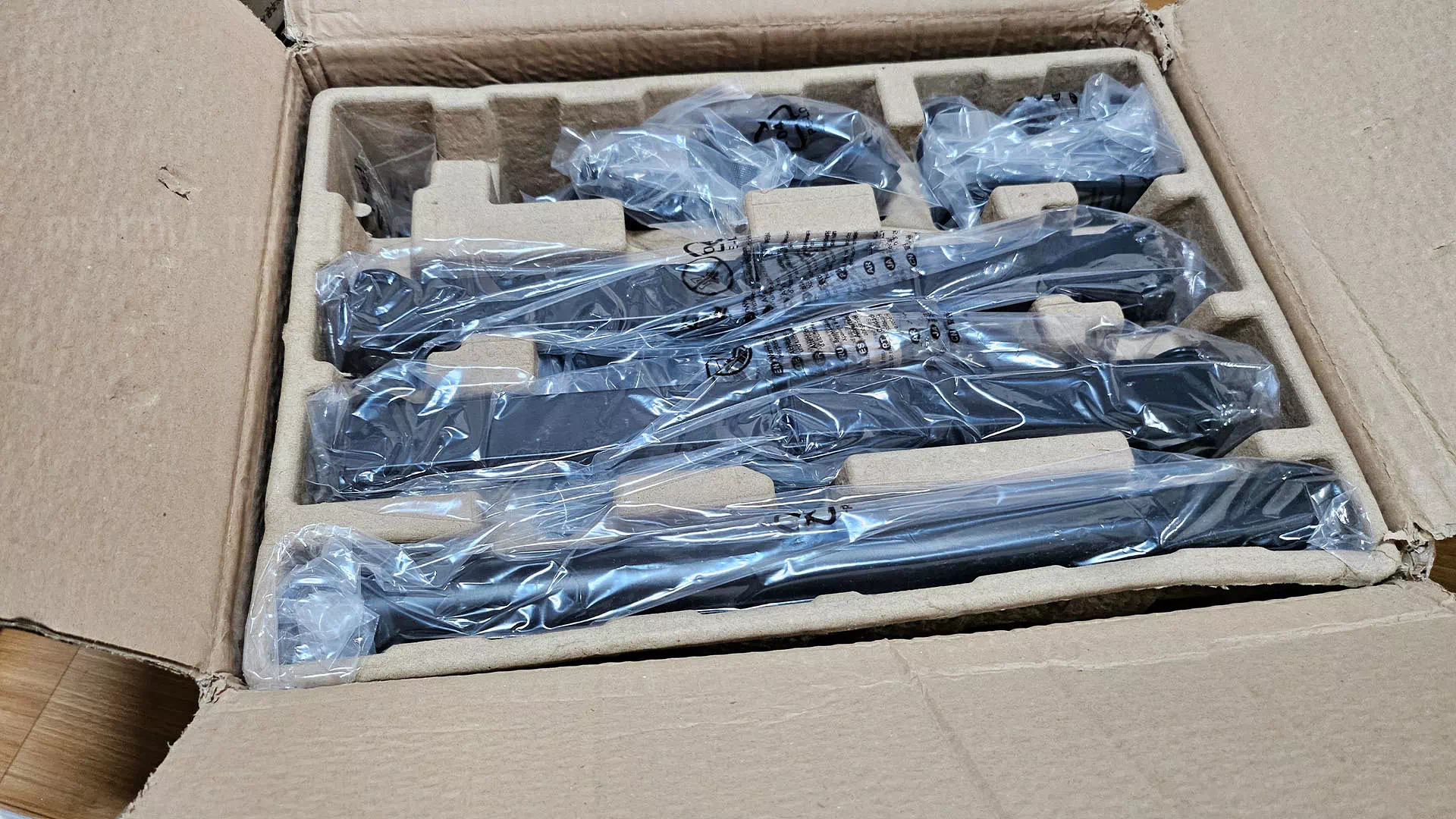 카멜마운트 듀얼 모니터암 FMA2RT 구성품