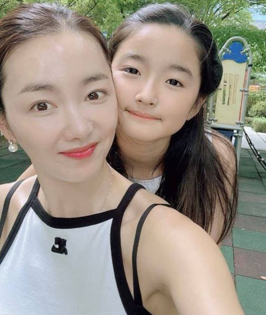 배우 소이현과 인교진의 두 딸 하은 소은 양의 폭풍 성장한 최근 모습