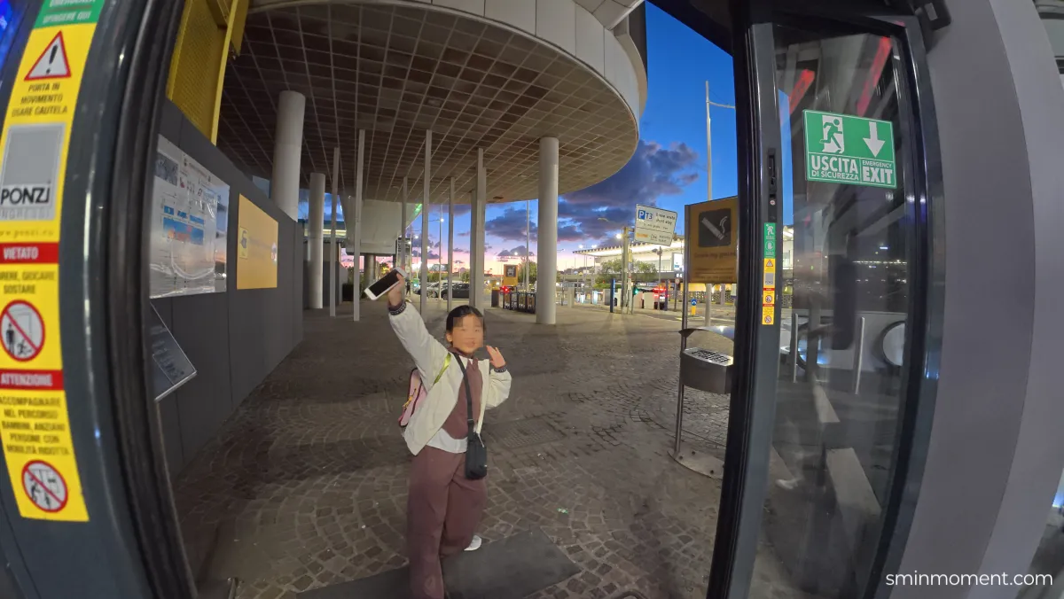 이탈리아-로마-공항-피우미치노-레오나르도-익스프레스-기차-타러가는길-공항-밖-풍경