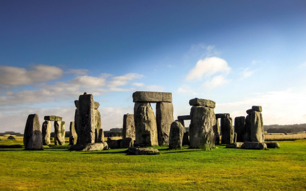 스톤헨지는 왜 세워졌을까? 아직도 풀리지 않은 거석 유적의 비밀