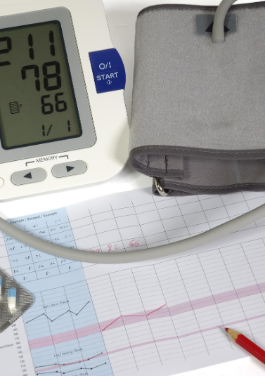 중년이 되면 왜 혈압·혈당이 오를까? 40대 건강 관리의 핵심 포인트