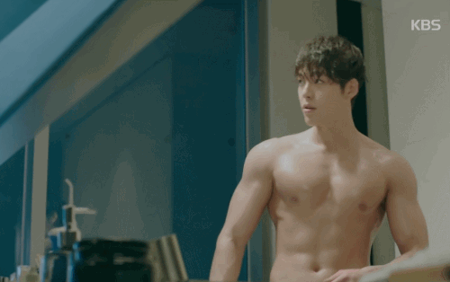 김우빈-어깨