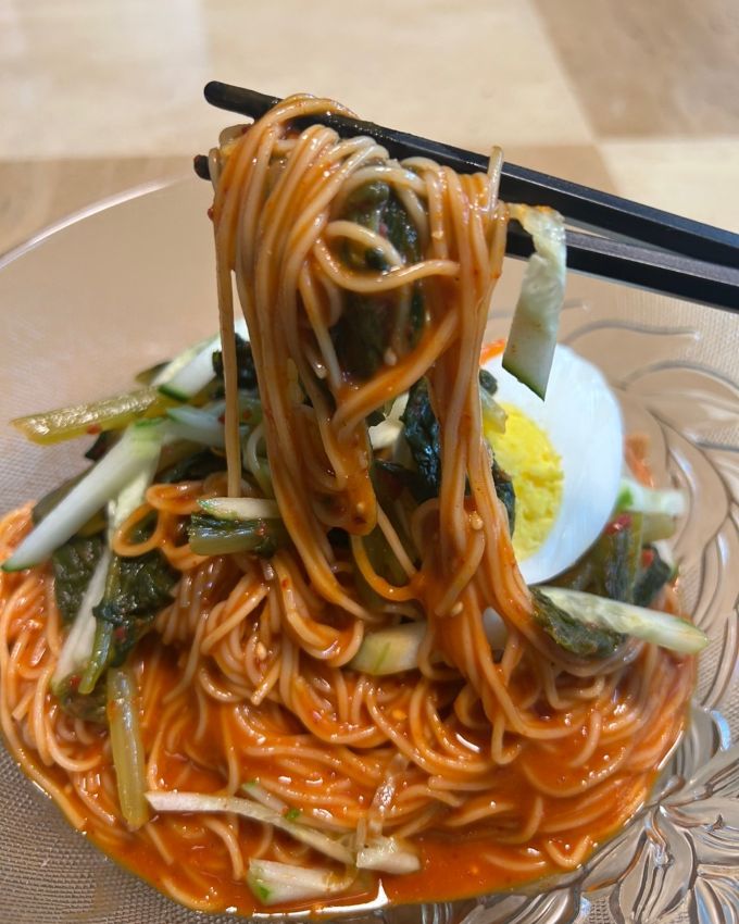 열무 비빔 국수 한 젓가락