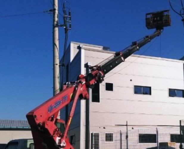 고소작업을-하는-스카이-차량