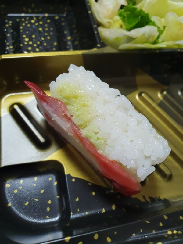 초밥-옆모습-계란말이초밥-문어초밥