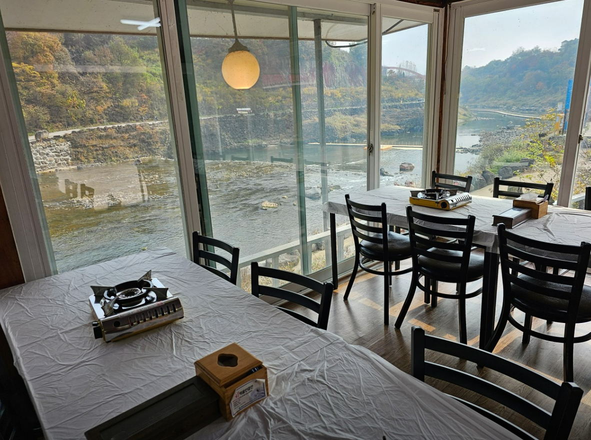 생생정보 철원 한탄강 민물매운탕 맛집 폭포가든 안내