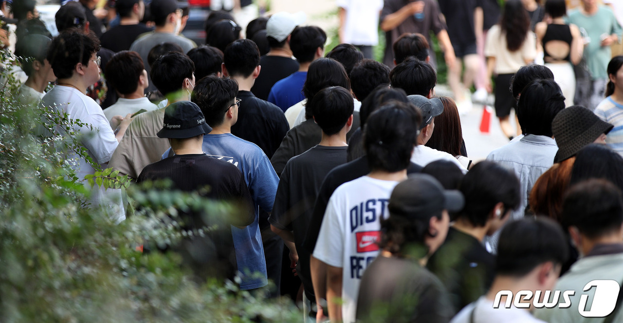 슈프림 매장오픈 일곱번째 국가