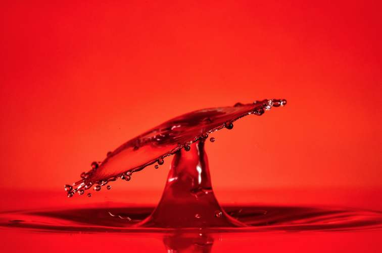 빨간색과 흥분: 열정과 위험을 자극하는 색의 심리학