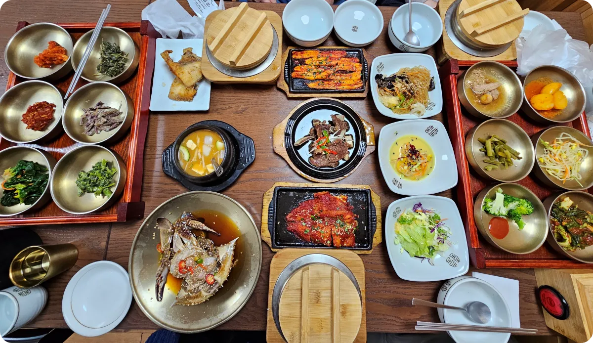 이천시-한정식-원이쌀밥-간장게장-한정식-쌀밥-반찬들