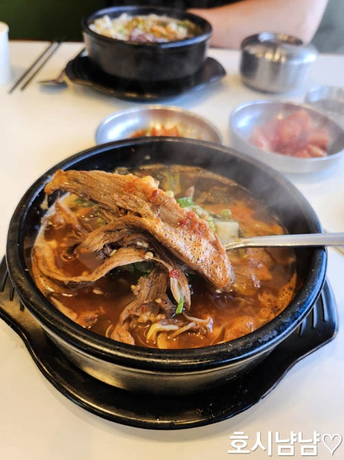 명인대동양평해장국 소고기해장국 – 고기 양 넉넉하고 국물 시원한 인기 메뉴
