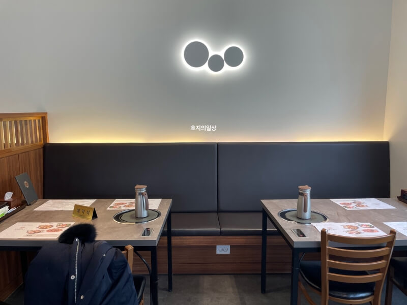 용인 수지 고기리 맛집 잘생긴반상-예약 쇼파 좌석