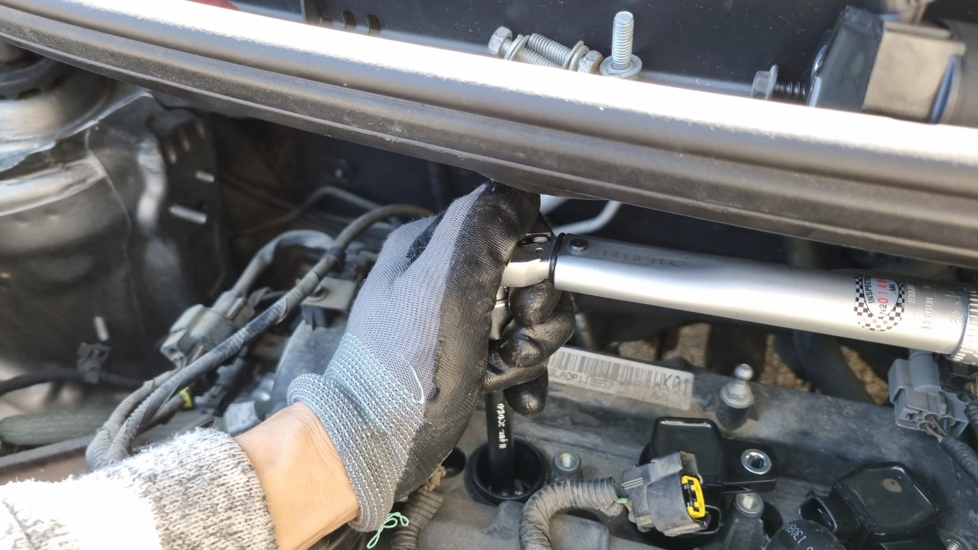 점화플러그 조이는 모습