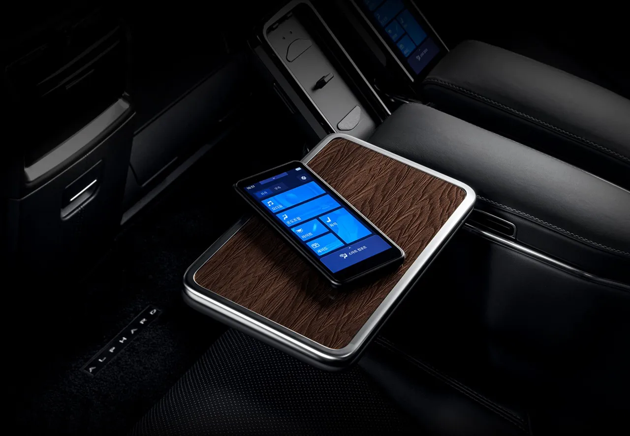 토요타 알파드 하이브리드 차량 이미지