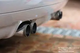 머플러 폴리싱을 하기 전 오염이 찌들어 있는 머플러의 상태 사진