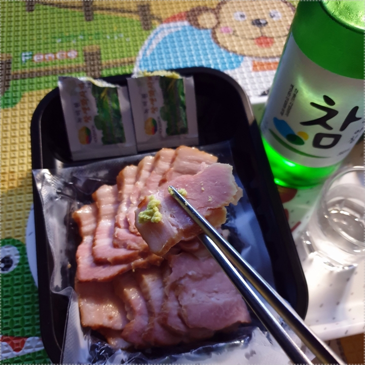 소주와_와사비_훈제삼겹살