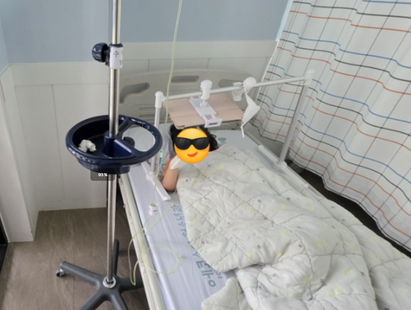 샤오신-패드는-병원에-누워서도-못-참아