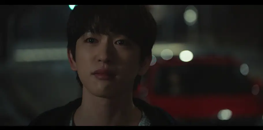 샤이닝 박진영 연태서 눈물 연기 스틸컷, 뻔한 해피엔딩을 거부하고 현실의 벽 앞에서 사랑을 유예하는 30대 청년의 뼈아픈 실존적 슬픔-07