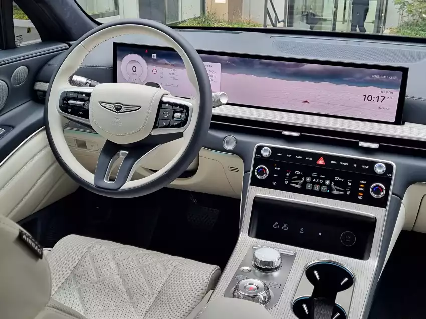 2024 GV80 운전석 주변은 이렇습니다.