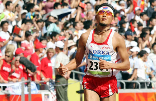 이봉주 마라톤 최고기록 2:07:20 분석｜한국 남자 마라톤 역대 순위와 1km 페이스