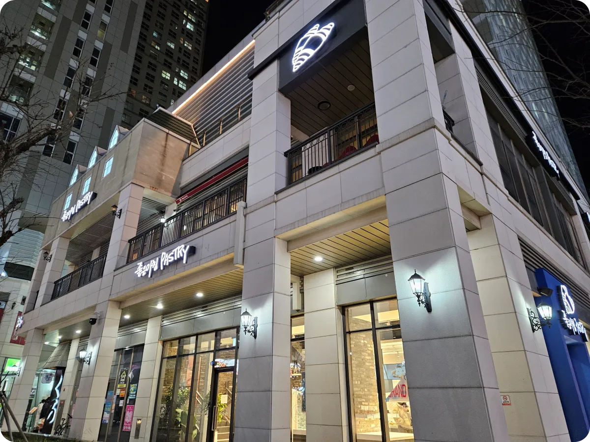 좋은아침-페스츄리-하남미사역점-대형-카페-1층-2층