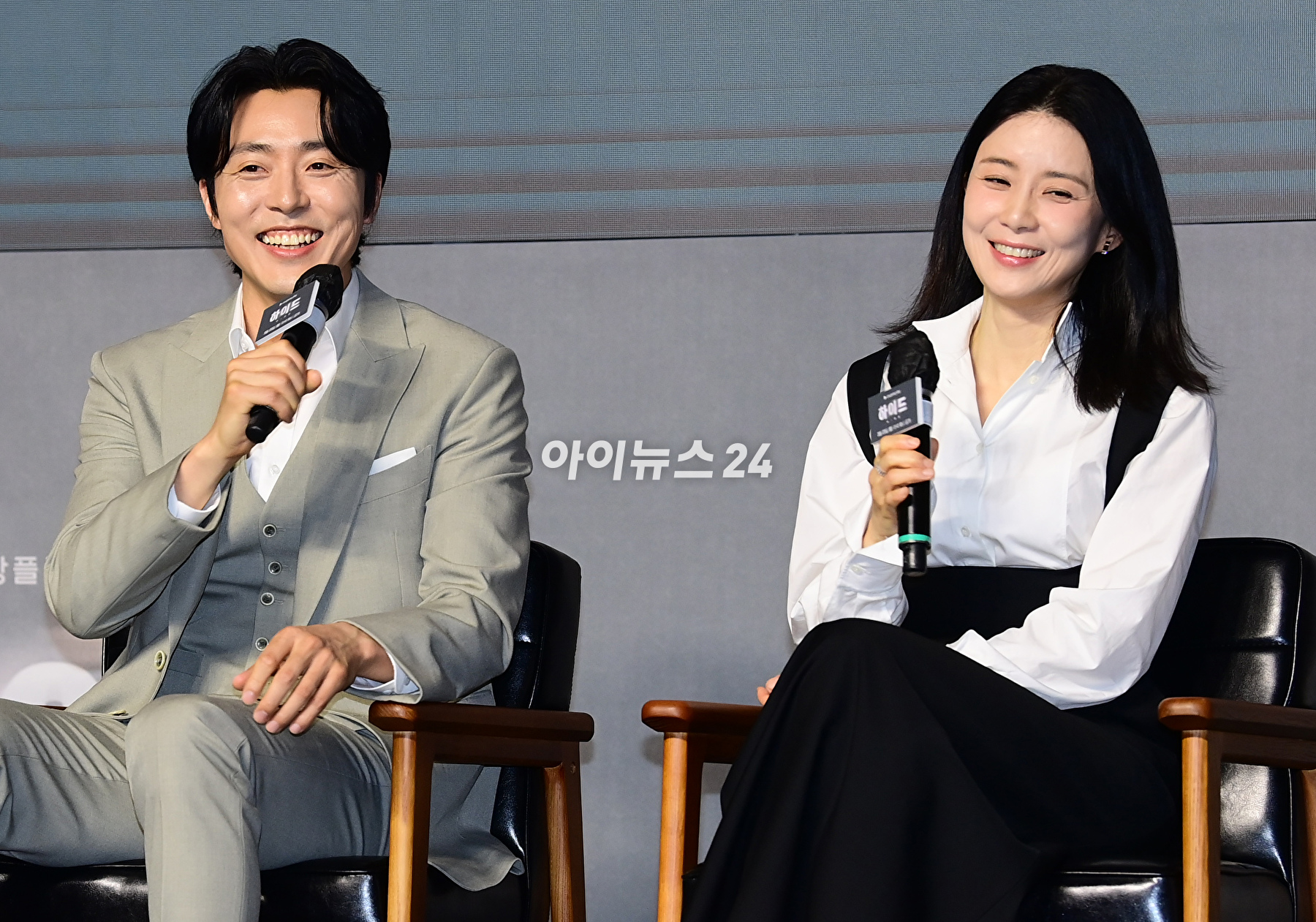 배우 이무생과 이보영이 19일 오전 서울 강남구 역삼동 조선 팰리스 서울 강남에서 열린 쿠팡플레이 시리즈 '하이드' 제작발표회에 참석하고 있다. [사진=정소희 기자]