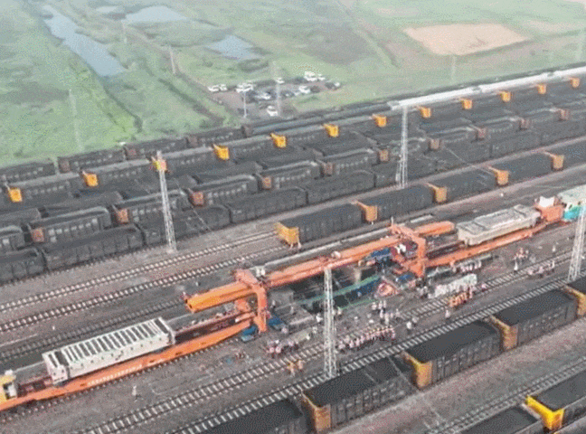 중국, 세계 최초 철도교량 거더 교체, 운반, 가설 일체형 장비 가동 VIDEO: &lsquo;World record&rsquo;: China replaces section of train bridge in four hours using smart maintenance machine