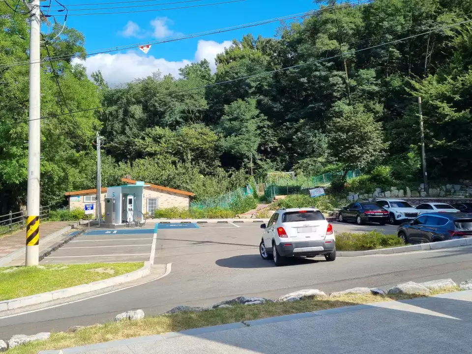 경산시 현충공원 주차장(위쪽)입니다.