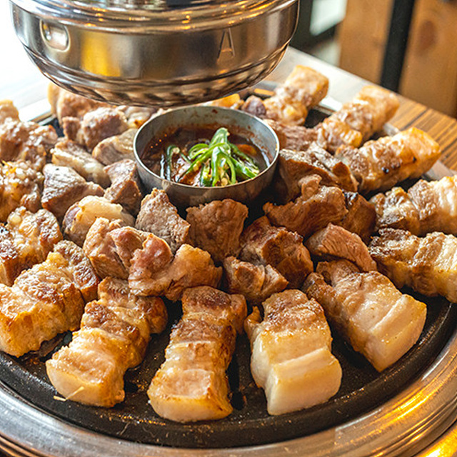 제주도 애월 맛집 현지인 추천 Best 10 제주달 애월해안도로본점 이춘옥원조고등어쌈밥 제주애월본점 제주 정직한돈 고이정 애월흑돼지 보리짚불구이 동경밥상 장인의집[본점] 갈치바다 애월 해물통라면 문개항아리 애월해안도로점 한라소곱창 애월 온기