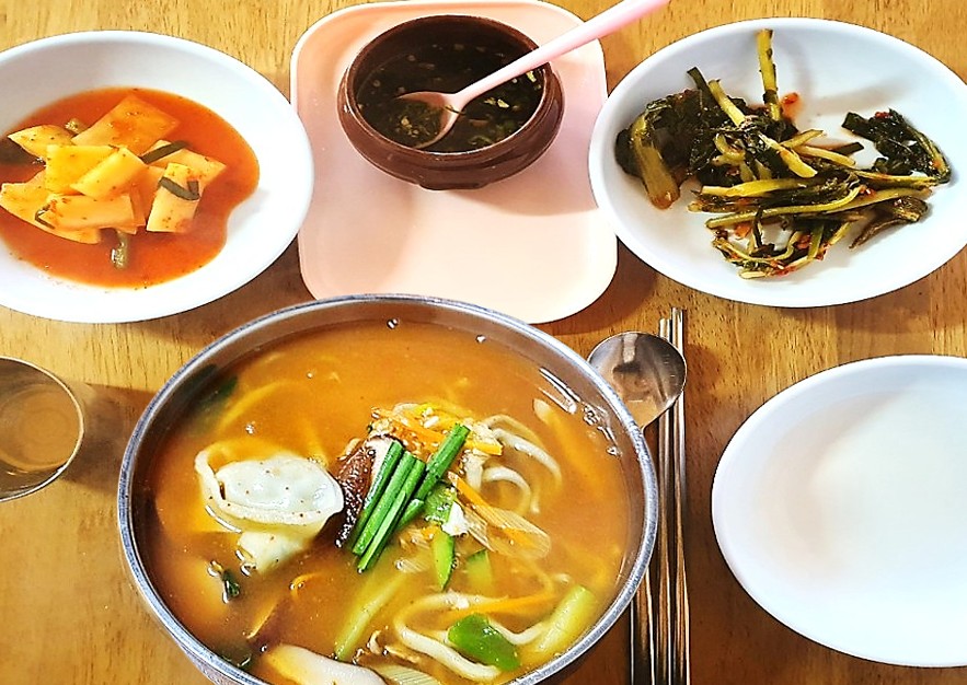 에이스식당의 얼큰 칼국수 한 상