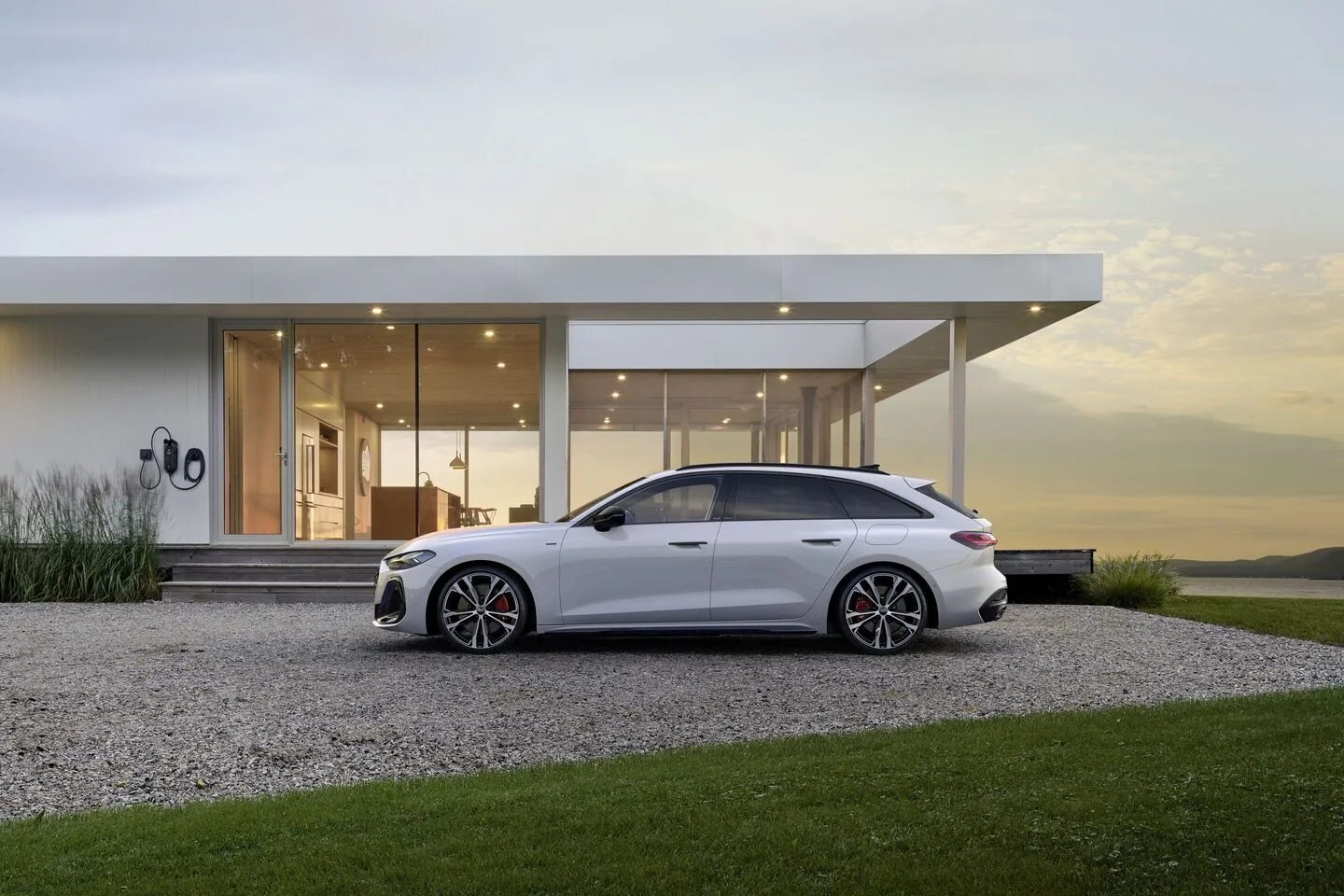 아우디 A5 E 하이브리드 이미지