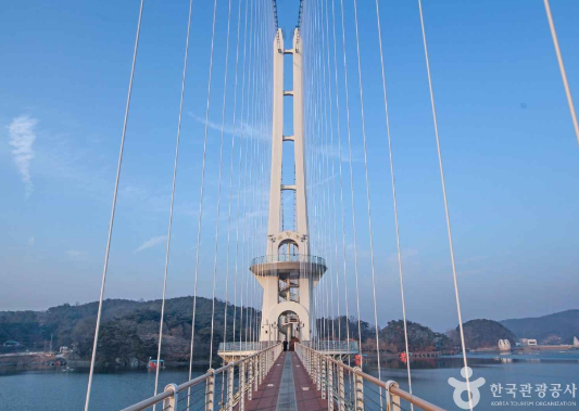 예당호 출렁다리