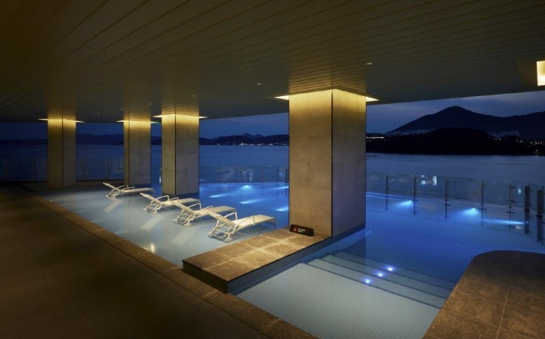 벨메르 수영장 야경