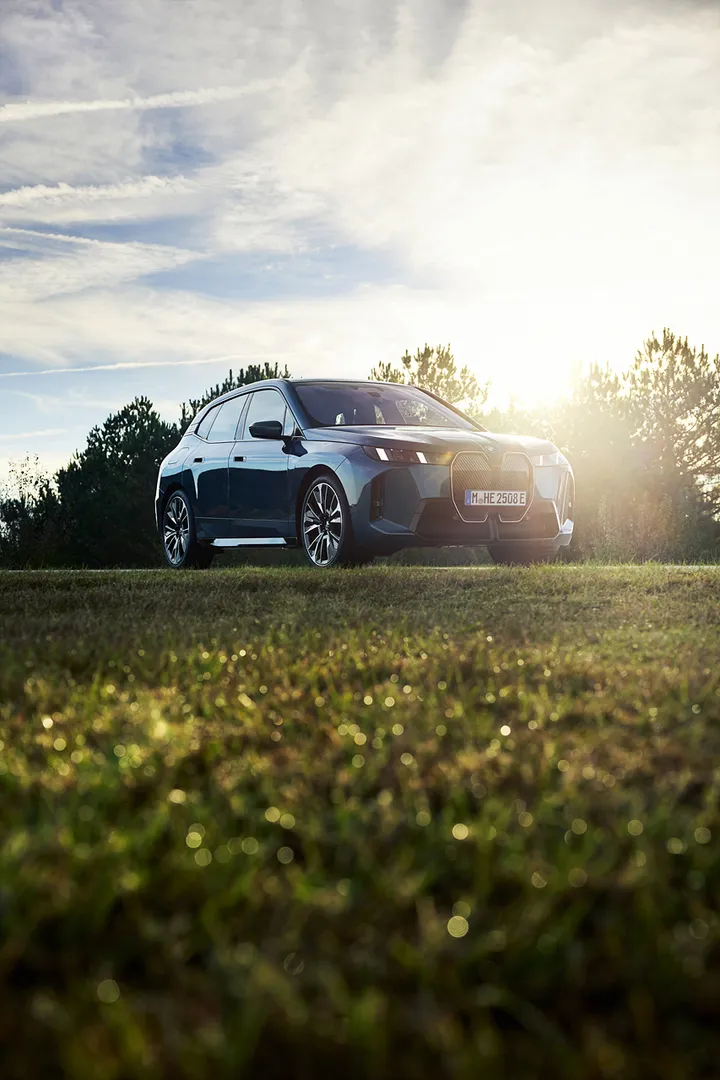 BMW iX 자동차 이미지