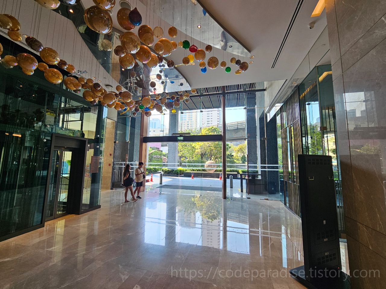 ํธํ
์ฌ์ง