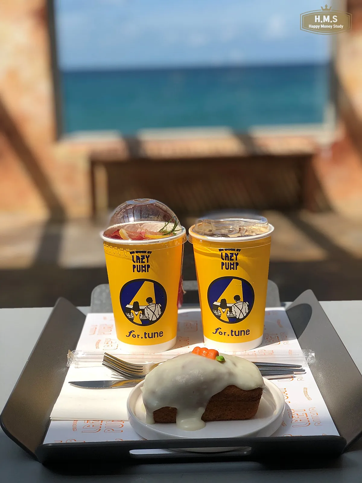 제주도-애월-카페-레이지펌프-음료와-당근파운드케익