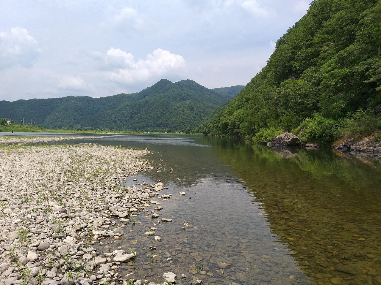 계곡의 평상 풍경 관련 사진