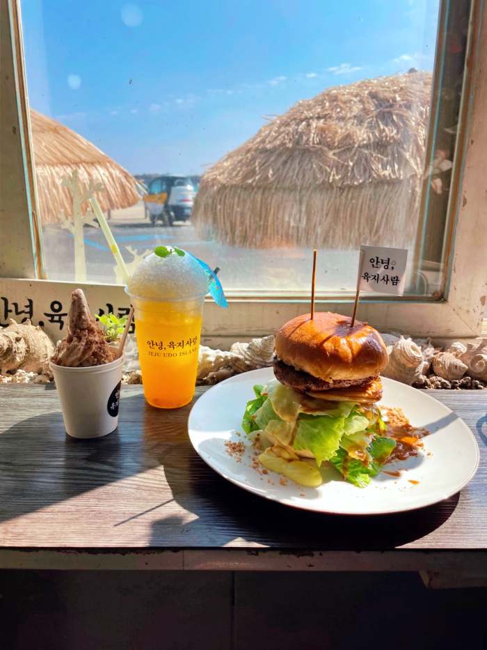 나혼자산다 나혼산 김광규 땅콩 흑돼지 햄버거 김광규 제주 흑돼지 수제 버거 땅콩 아이스크림 맛있는 브런치 카페 가게 우도 맛집 가격 위치 어디