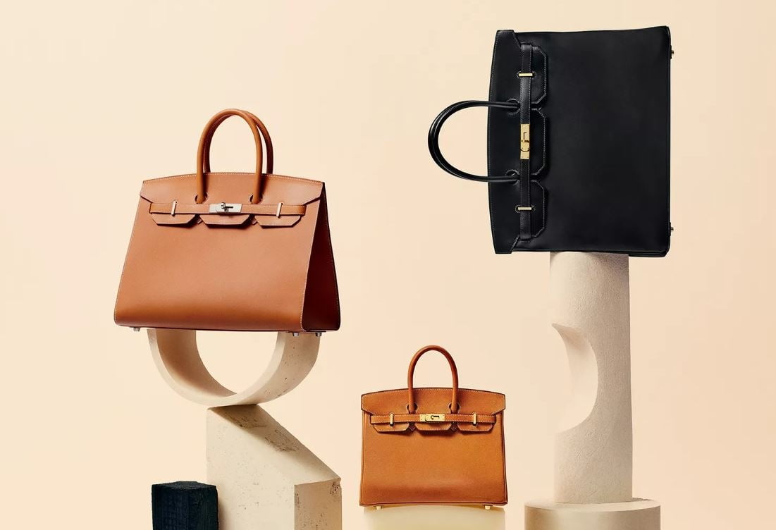 에르메스의 대표 제품인 버킨백을 구매하려면 먼저 매장의 판매 직원과 좋은 관계를 쌓은 뒤 매장에서 충분한 구매 이력을 쌓아야 한다.