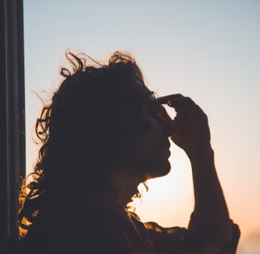 편두통 원인 증상 없애주는 간단한 습관 5가지