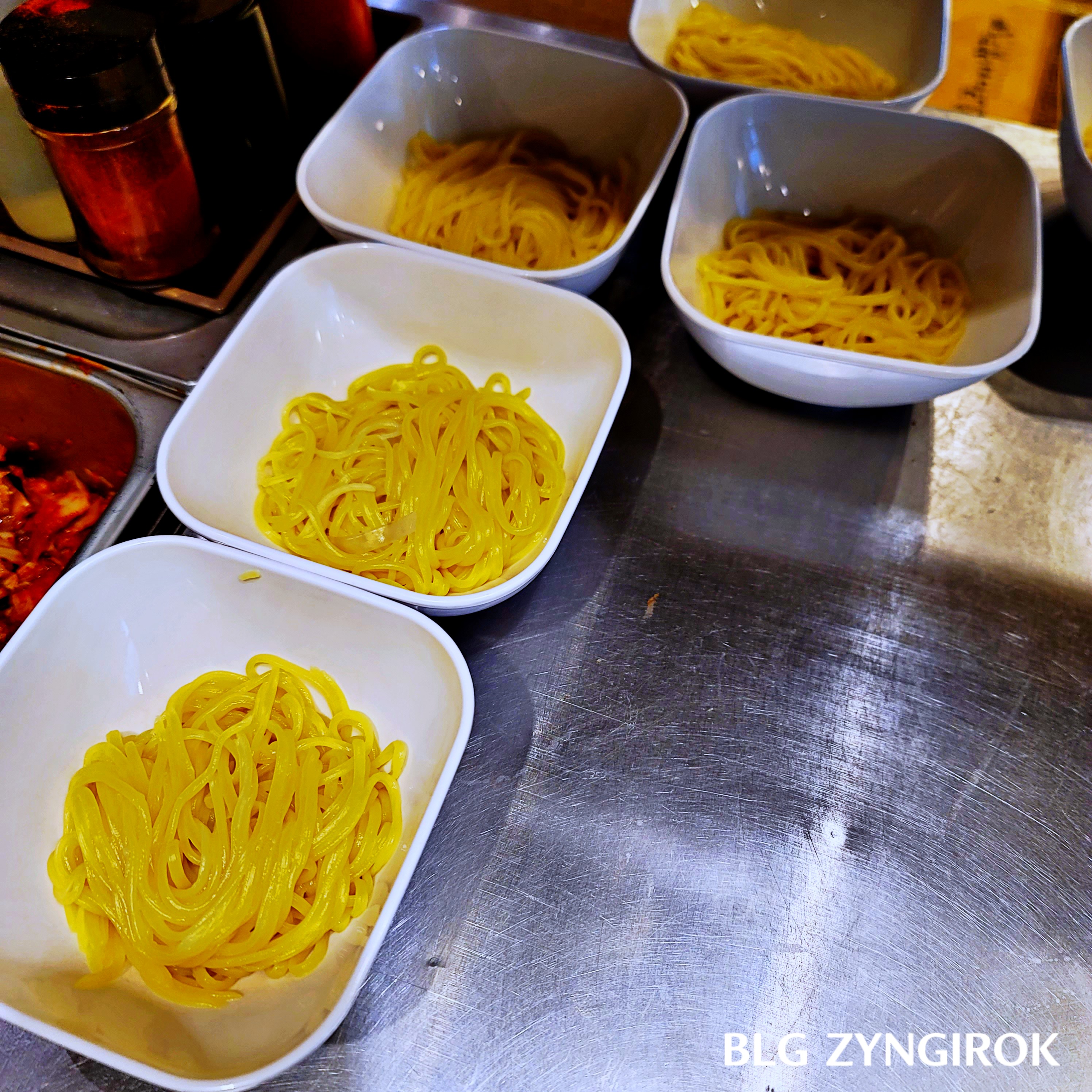 하얼빈 - 면이 그릇에 담겨져 있는 모습이다.