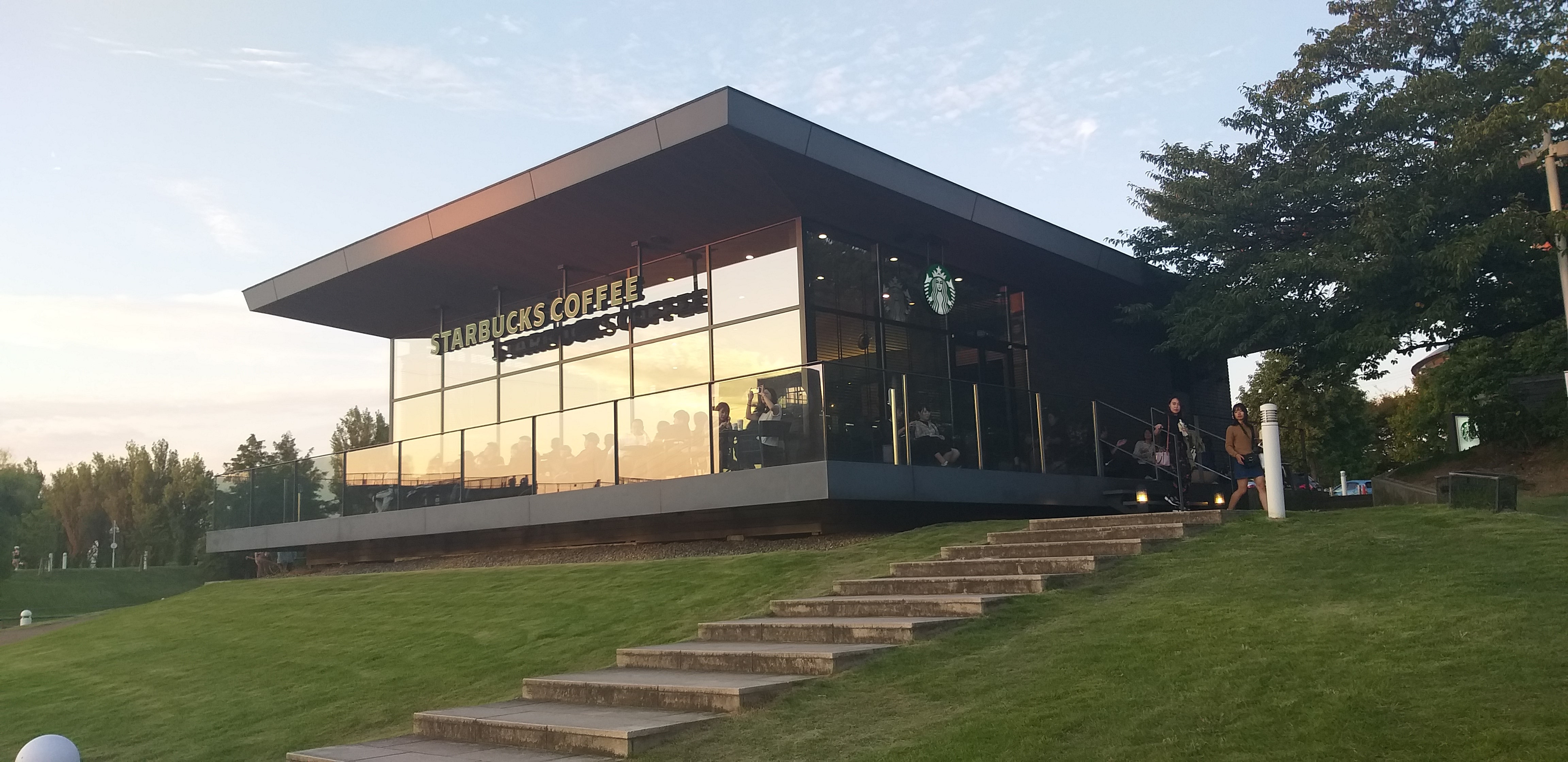노을 지는 스타벅스